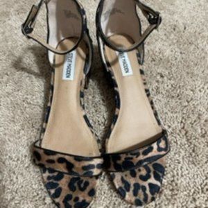 Sandals with ankle strap by Steve Madden